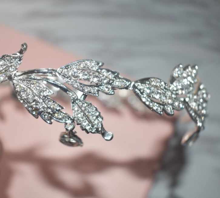Eyebrow pendant full of rhinestones - Badi Jewellery store