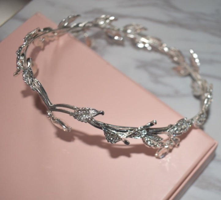 Eyebrow pendant full of rhinestones - Badi Jewellery store