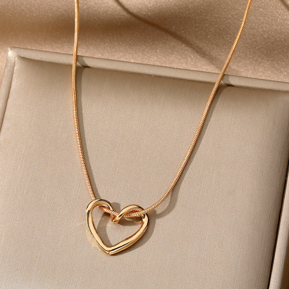 Niche Hollow Heart Necklace For Women - Badi Jewellery store