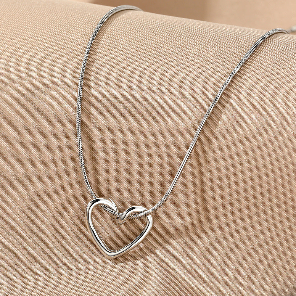 Niche Hollow Heart Necklace For Women - Badi Jewellery store